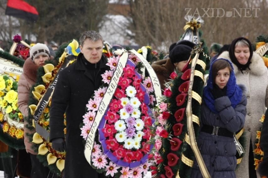 На Львівщині поховали активіста Евромайдана Романа Сеника