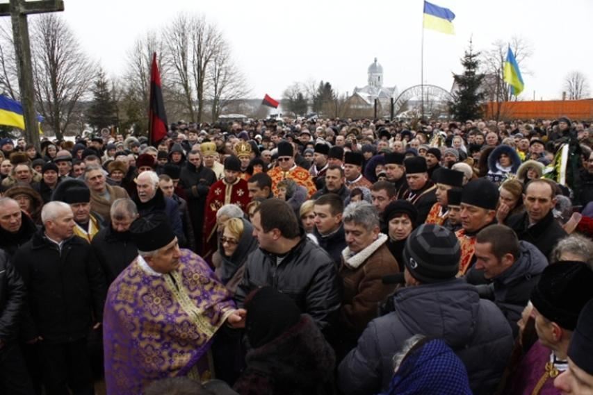 На Львовщине похоронили активиста Евромайдана Романа Сеника