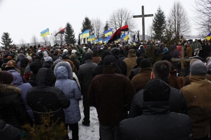 На Львовщине похоронили активиста Евромайдана Романа Сеника