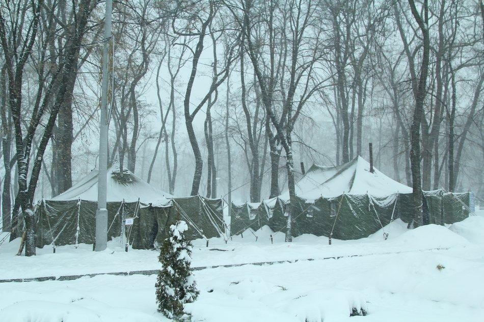 Дніпропетровську ОДА після штурму обнесли колючим дротом