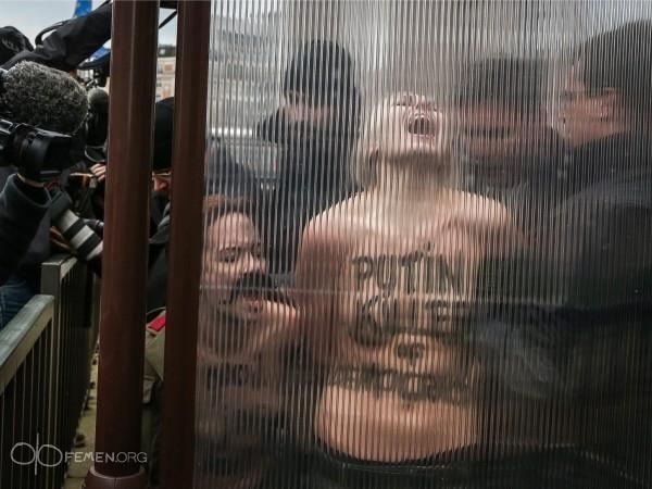 Femen пикетировали саммит Россия-ЕС в Брюсселе 