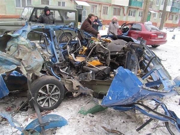 На Донетчине взорвалась машина такси: уцелели только колеса
