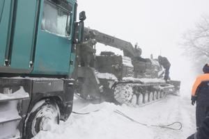 На Донеччині з снігового полону звільнено більше 140 автомобілів