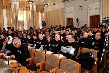 Депутаты Харьковского облсовета пришли в футболках "Беркут"