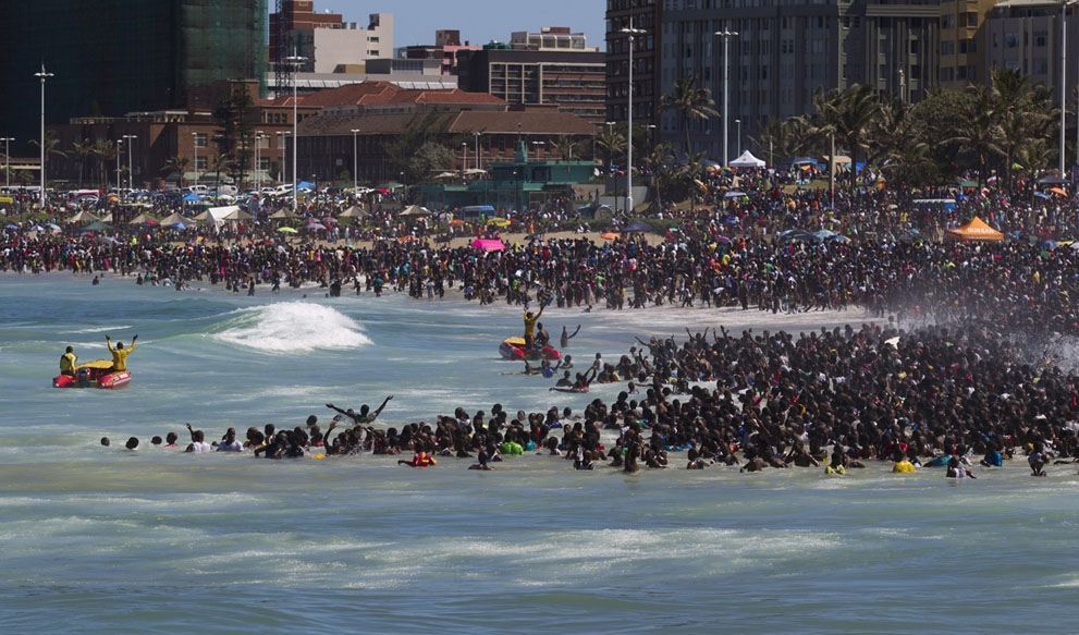 Салюти, пляжі і шампанське - як у світі зустріли новий 2014-й рік