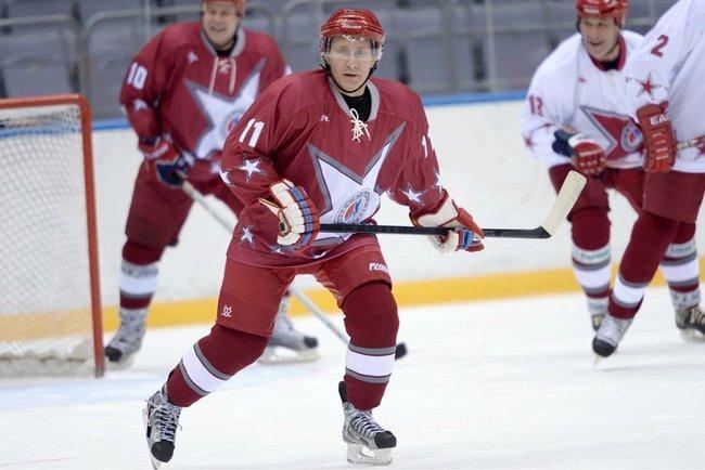 Путин и Лукашенко сыграли в хоккей в Сочи