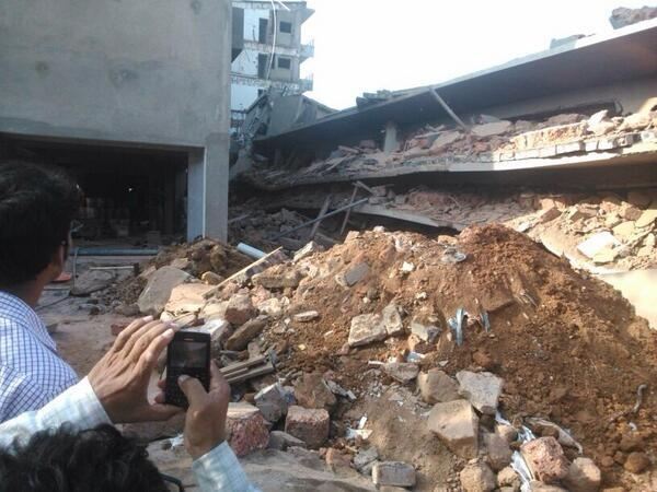 В Индии рухнуло пятиэтажное здание: 14 жертв