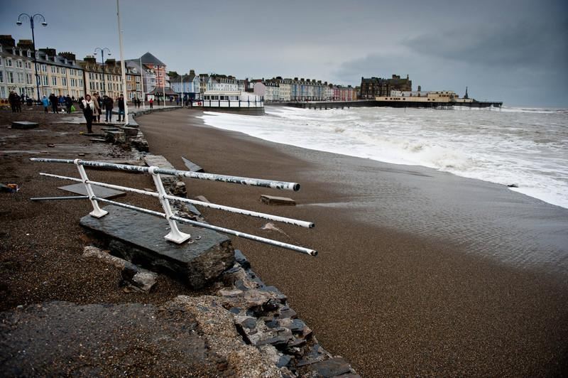 На Великобританию обрушился сильнейший за двадцать лет шторм