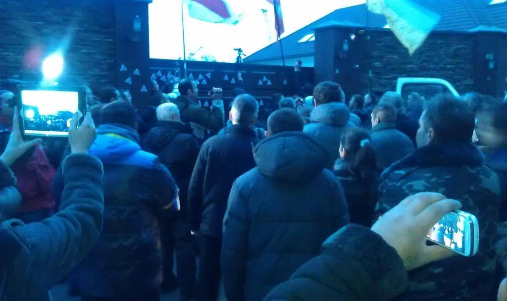 Колонна активистов Автомайдана двинулась к дому Захарченко 