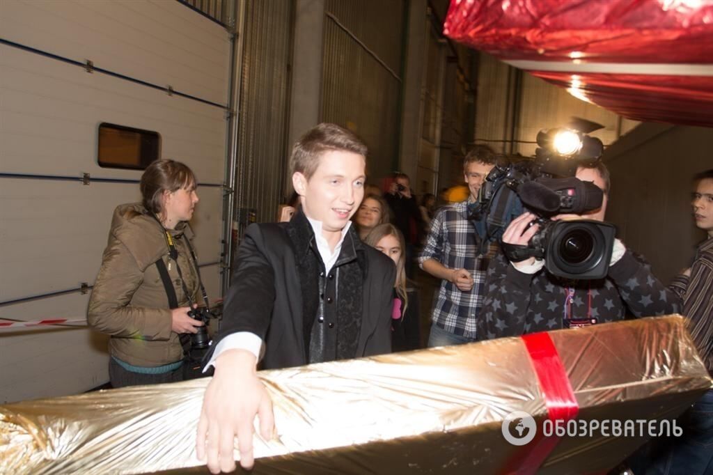 Оксана Марченко подарила финалистам "X-Фактора" по телевизору