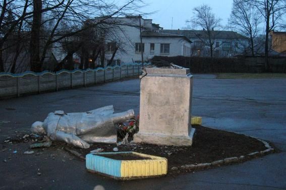 На Житомирщині на території школи знесли пам'ятник Леніну
