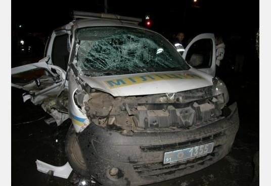 В Харькове милицейское авто влетело в Mercedes: семь пострадавших