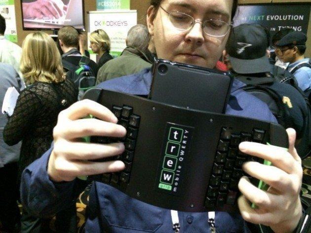 Разработчики придумали клавиатуру "задом наперед"