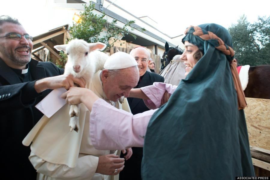 Фото Папы Франциска с ягненком "растопило сердца"