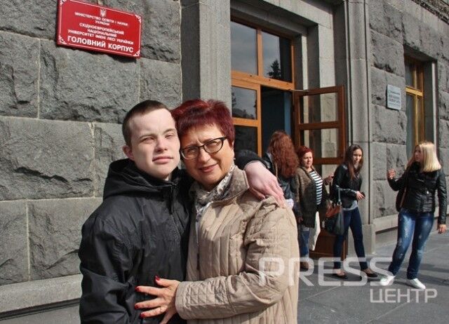 Парень из Луцка стал первым украинским студентом с синдромом Дауна