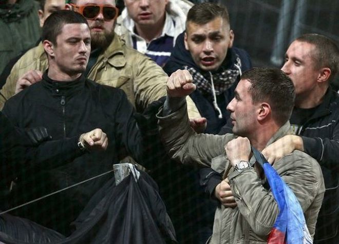 Россияне устроили провокацию с флагом террористов ДНР на матче в Швеции