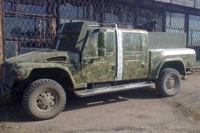 Автомобили из парка Януковича стали броневиками в зоне АТО