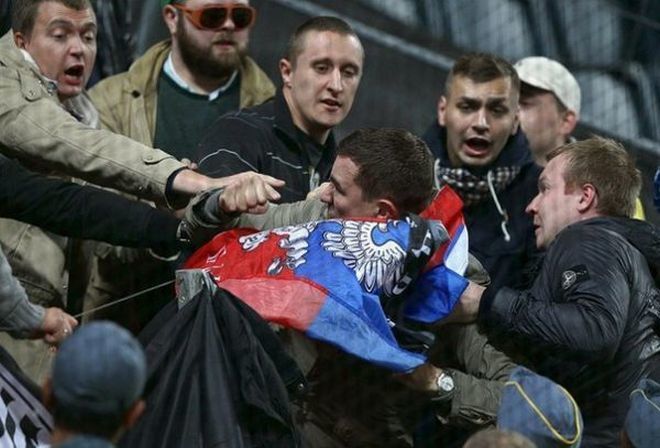 Россияне устроили провокацию с флагом террористов ДНР на матче в Швеции