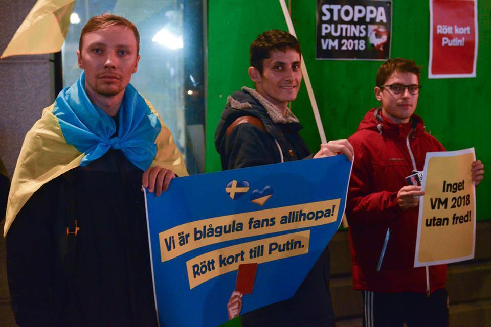 В Швеции россияне с флагом "ДНР" пытались сорвать акцию против Путина