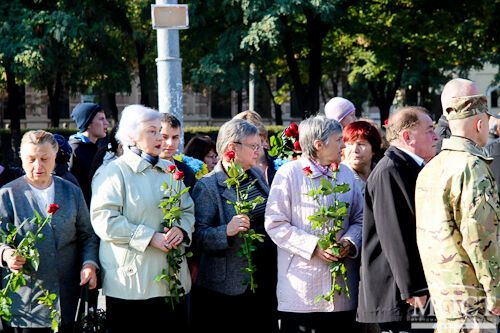 Жители Днепропетровска похоронили 21 неопознанного украинского бойца. Опубликованы фото