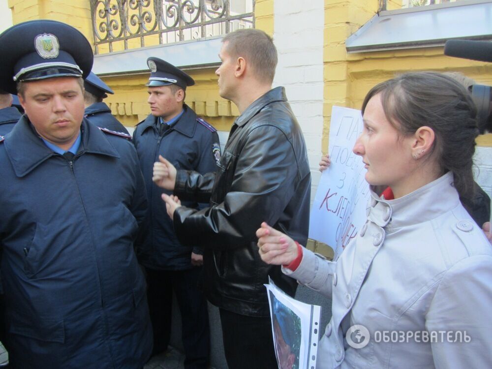 Милиционеры толкали беременную жену украинского военнопленного