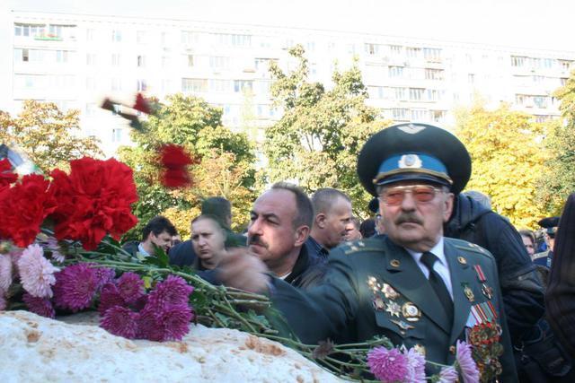 В Киеве установили памятник воинам-патриотам