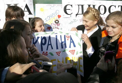 Тимошенко в Сумах встретилась с участниками детского городского конкурса рисунка на асфальте
