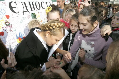 Тимошенко в Сумах встретилась с участниками детского городского конкурса рисунка на асфальте