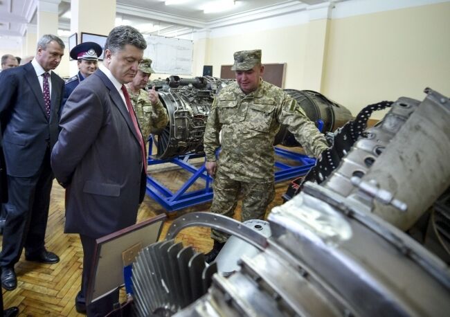 Порошенко в Харькове восхитился современным танком "Оплот" - опубликованы фото