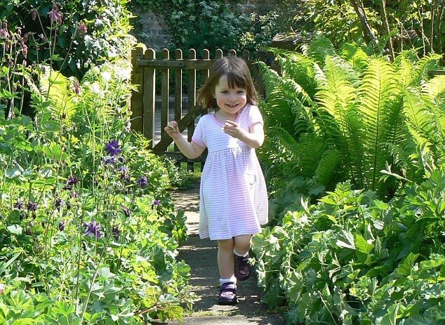 Кошка вдохновила 5-летнюю девочку-аутиста писать невероятные картины 