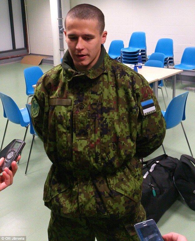 Футболиста сборной Эстонии забрали в армию после матча Евро-2016