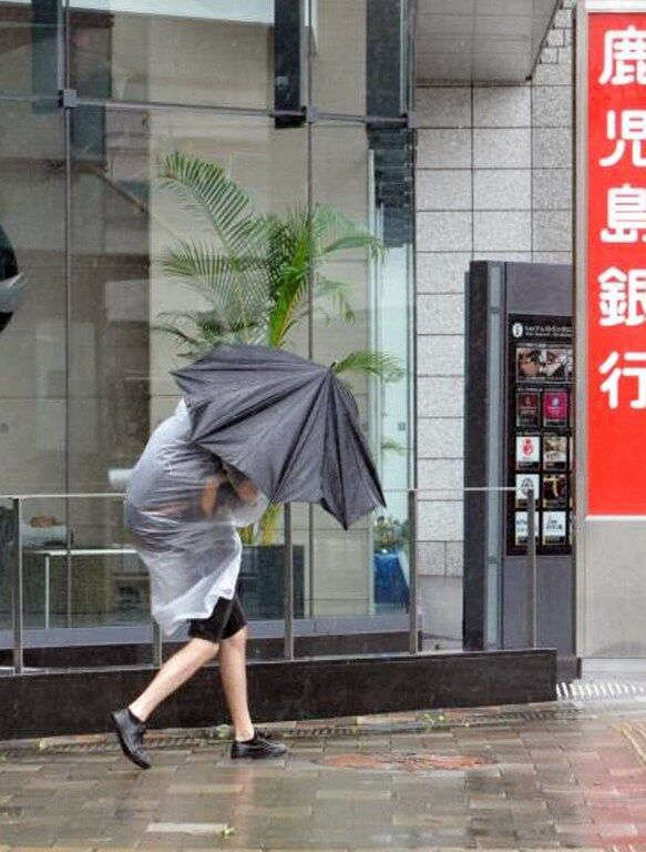 Тайфун "Вонгфонг" обрушился на Японию