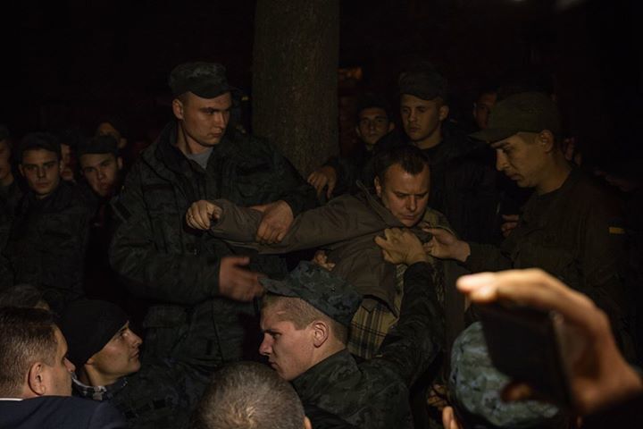 Очевидец бунта солдат-срочников: акцию координировали персонажи в капюшонах и с московским акцентом