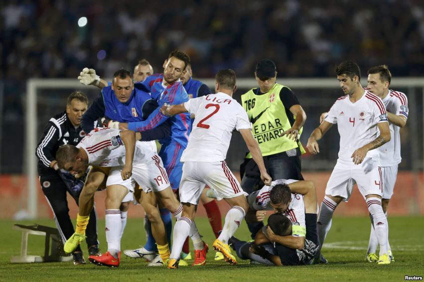 Опубликованы фото беспорядков на матче отбора Евро-2016 Сербия – Албания