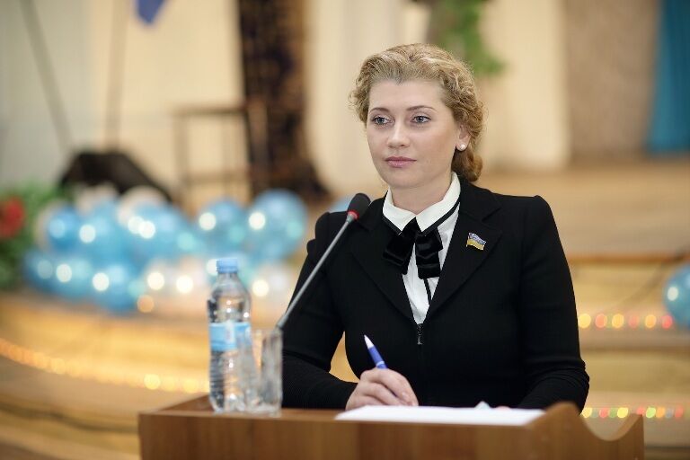 Тимошенко подправила скулы, Герман увеличила губы, а Бондаренко разгладила морщины