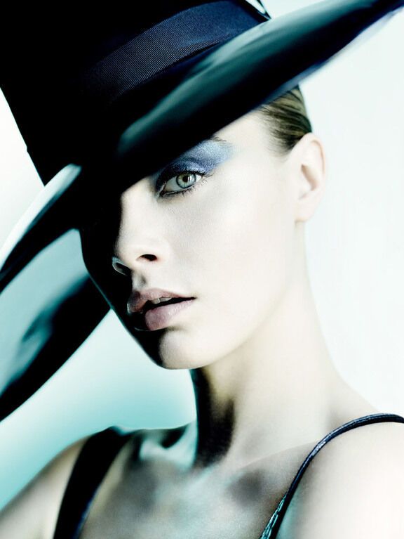 Новоиспеченная актриса Кара Делевинь во всей голой красе 