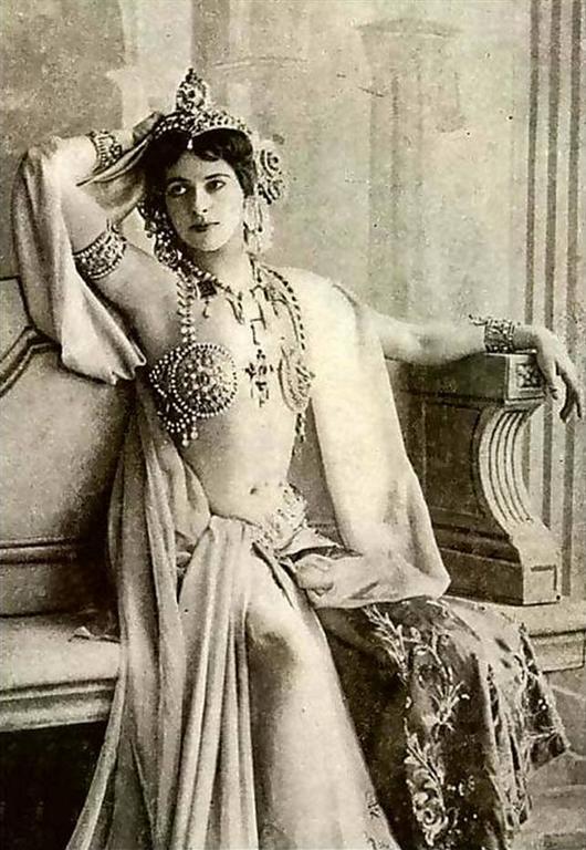 Последний день Мата Хари. Сильное фото расстрела женщины, о которой мечтали сотни мужчин