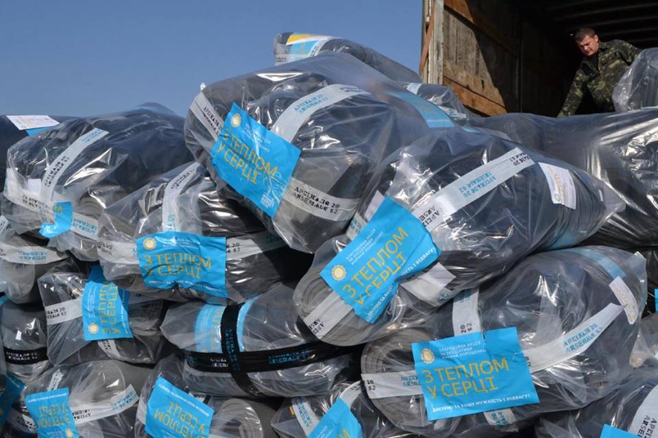 В зону АТО доставили 10 тонн "гуманитарки" от Марины Порошенко