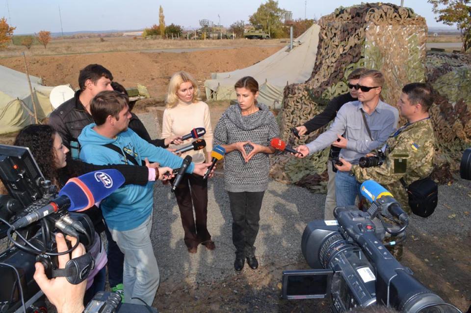В зону АТО доставили 10 тонн "гуманитарки" от Марины Порошенко