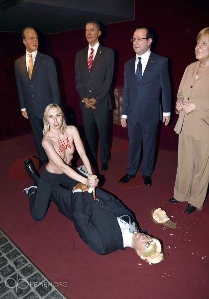 Активистку Femen, вогнавшую в грудь Путина осиновый кол, оштрафовали на 4,5 тыс. евро