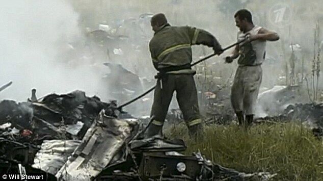 З'явилися фото палаючих уламків Boeing-777, зняті через півгодини після краху