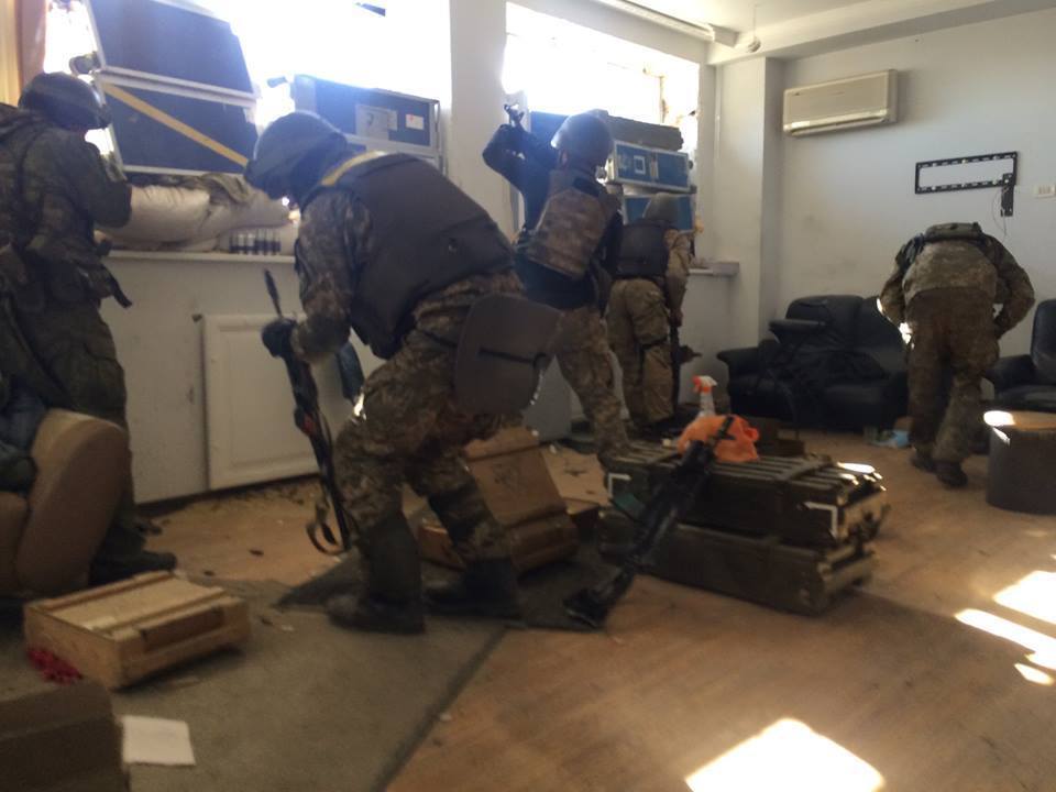 Советник Порошенко опубликовал новые фото "киборгов на трансформерах" из донецкого аэропорта