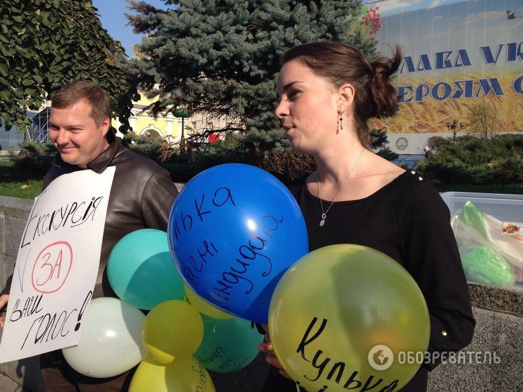 На "ярмарку підкупу" в Києві показали, чим підкуповують виборців