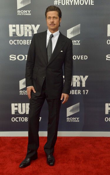 Брэд Питт отрастил усы, а Шайа ЛаБаф - бороду 