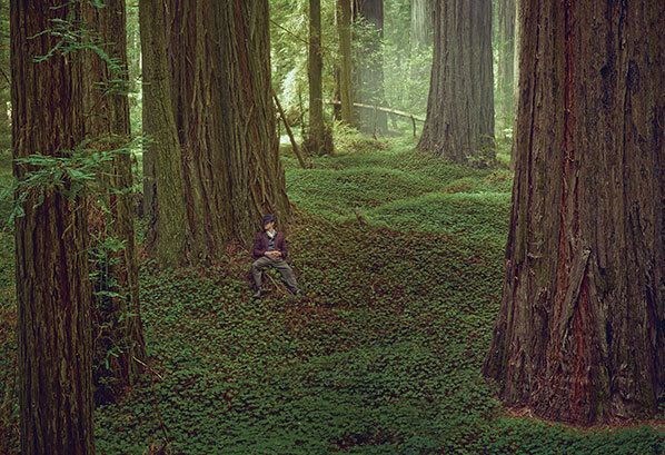 Брутальный Брэд Питт в лесу и на мотоцикле: новая фотосессия актера