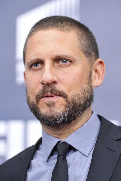 Брэд Питт отрастил усы, а Шайа ЛаБаф - бороду 