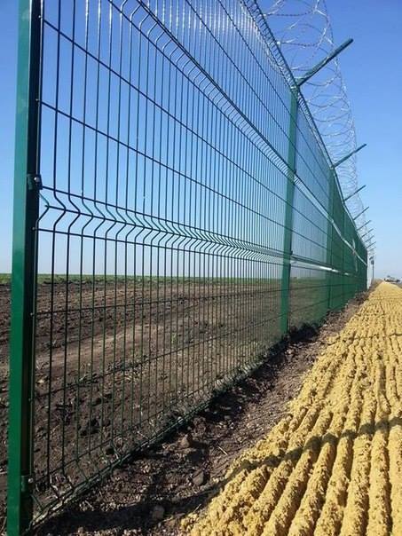 У мережі з'явилося фото "стіни" на кордоні з Росією
