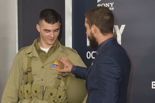 Брэд Питт отрастил усы, а Шайа ЛаБаф - бороду 