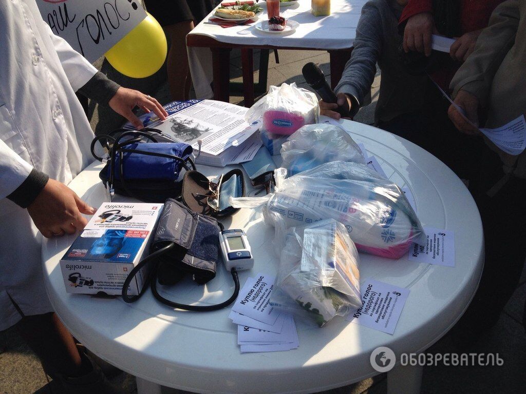 На "ярмарке подкупа" в Киеве показали, чем подкупают избирателей