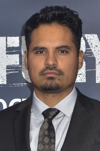 Брэд Питт отрастил усы, а Шайа ЛаБаф - бороду 